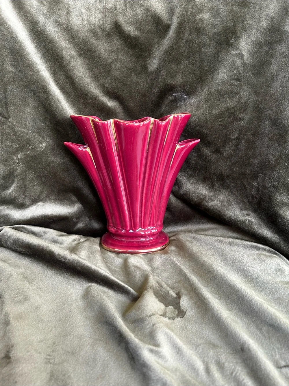 Nor-So 22 Karat rimmed Ceramic Fan‑Style Vase in Deep cranberry